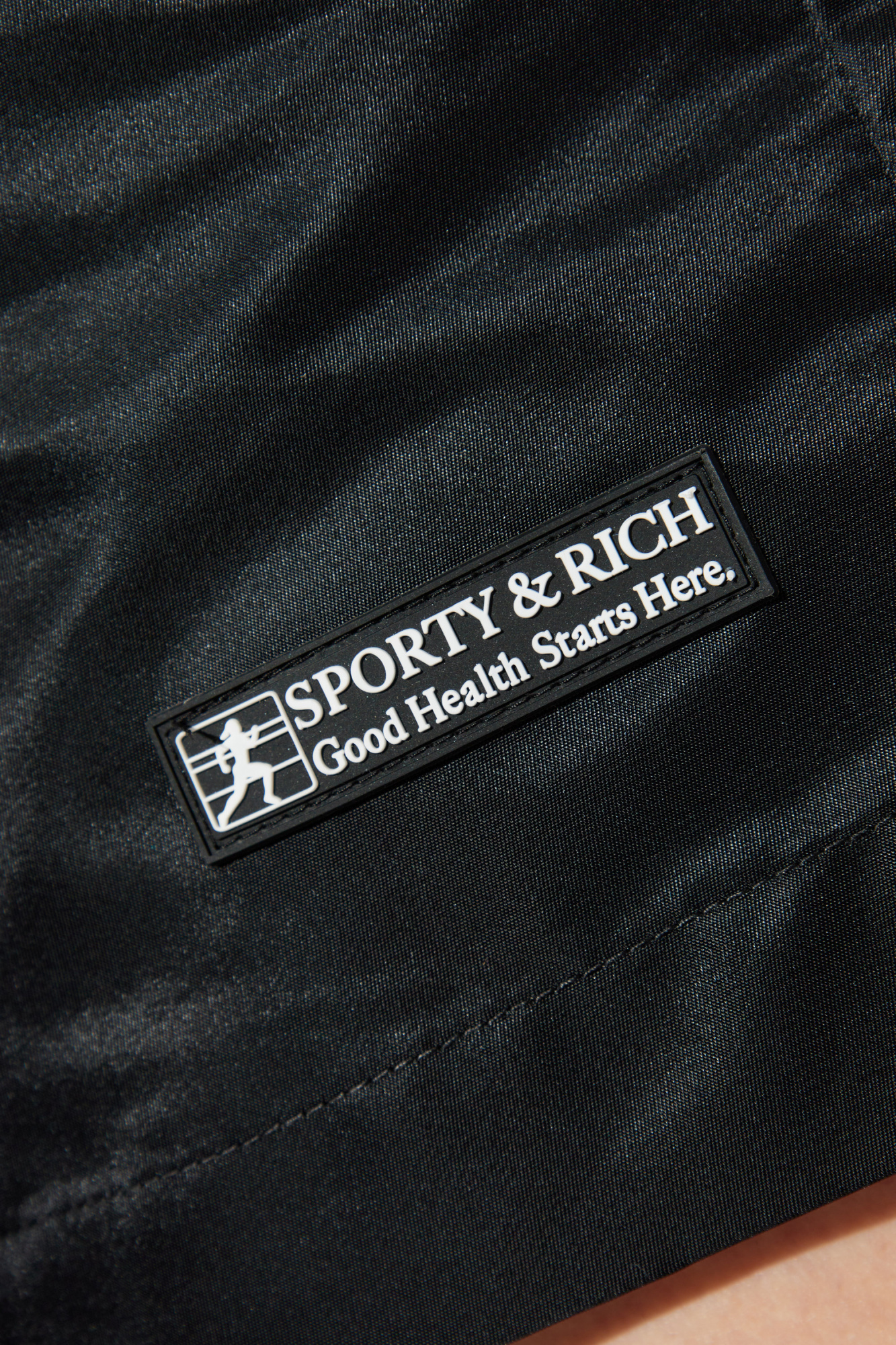 SPORTY & RICH エンフレムショツ SH845BK0 BLACK Czarny Szorty z logo Sporty & Rich - Vitkac Polska